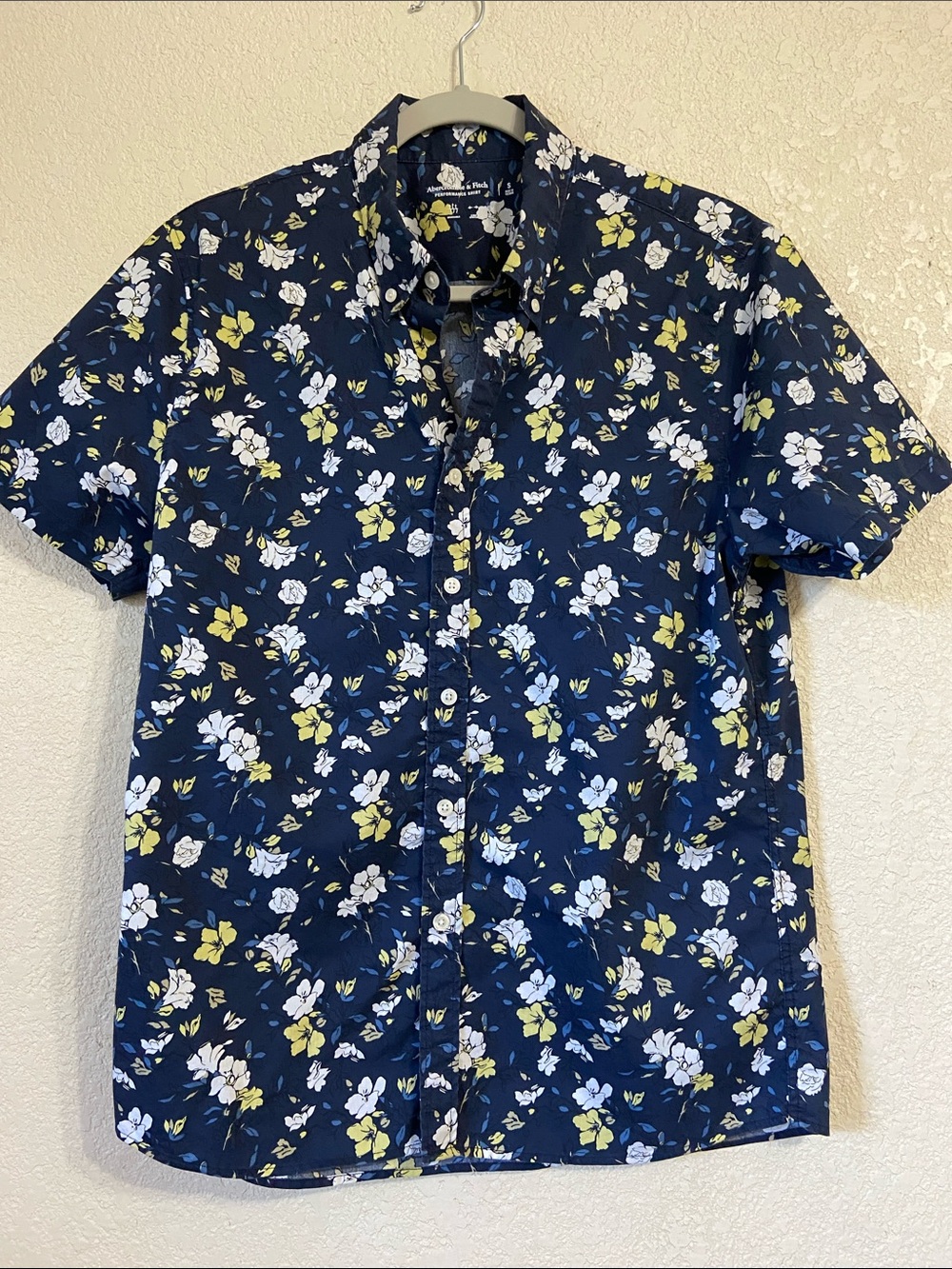 Abercrombie & Fitch Navy Floral Short-Sleeve Button-Down